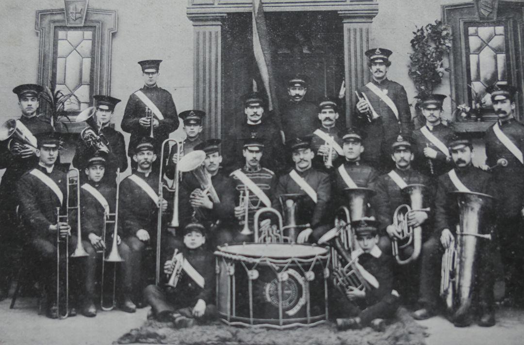 A black and white photo of Gilfach Goch Band from around 1910